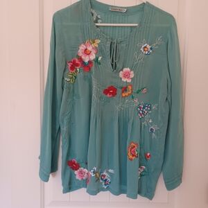 Women's gorgeous,  Johnny Was embroidered top, size small
